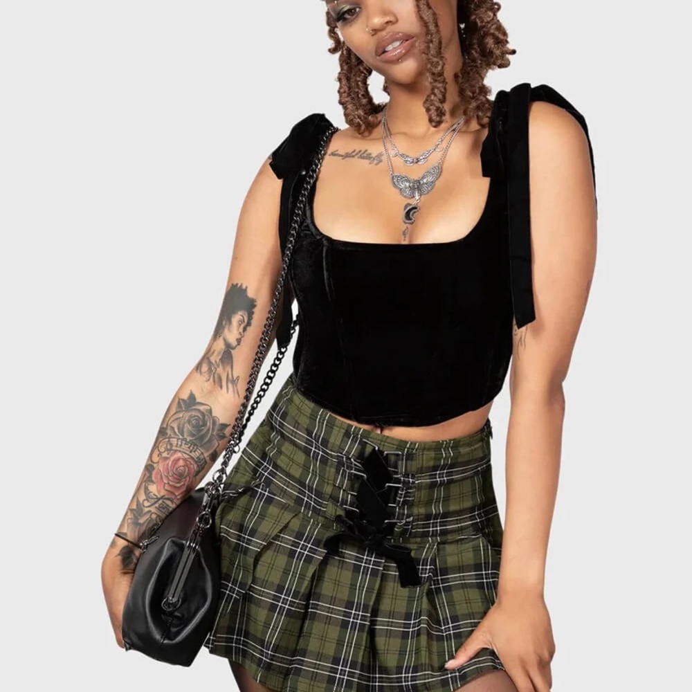 Killstar Toxic Flora Velvet Corset
Top Black